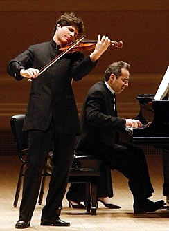 Augustin Hadelich and pianist Robert Kulek